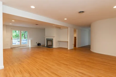 9 Evergreen Way Stratham NH 03885