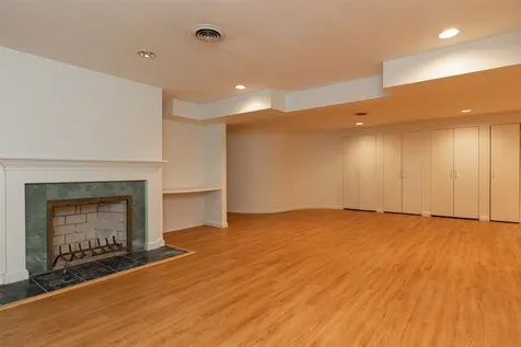 9 Evergreen Way Stratham NH 03885