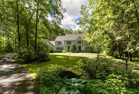 9 Evergreen Way Stratham NH 03885