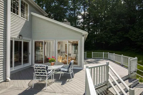 9 Evergreen Way Stratham NH 03885