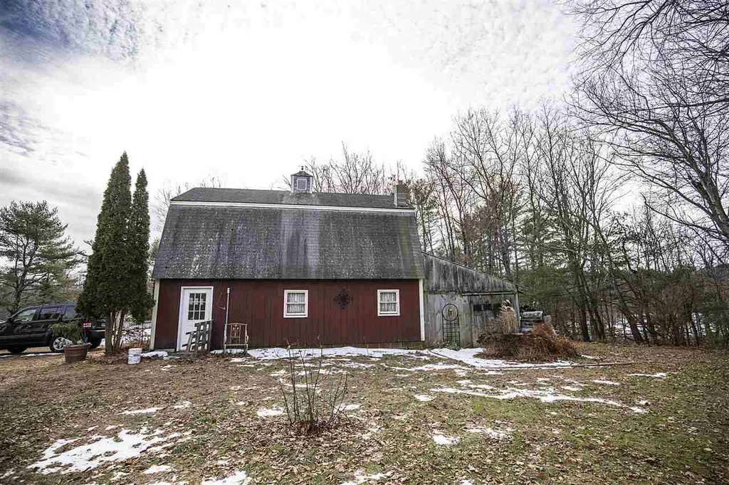 127 Chester Road Raymond NH 03077