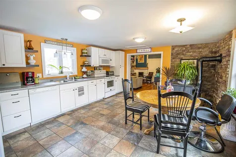 127 Chester Road Raymond NH 03077