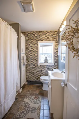 127 Chester Road Raymond NH 03077