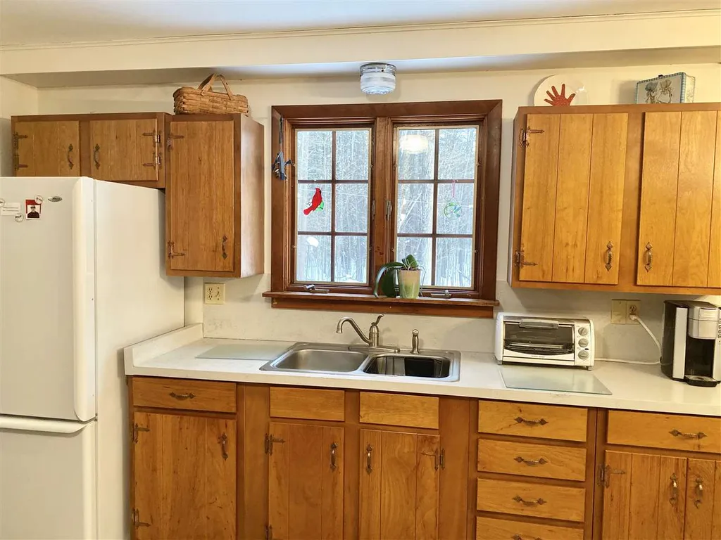 27 Scott Winn Road Peterborough NH 03458