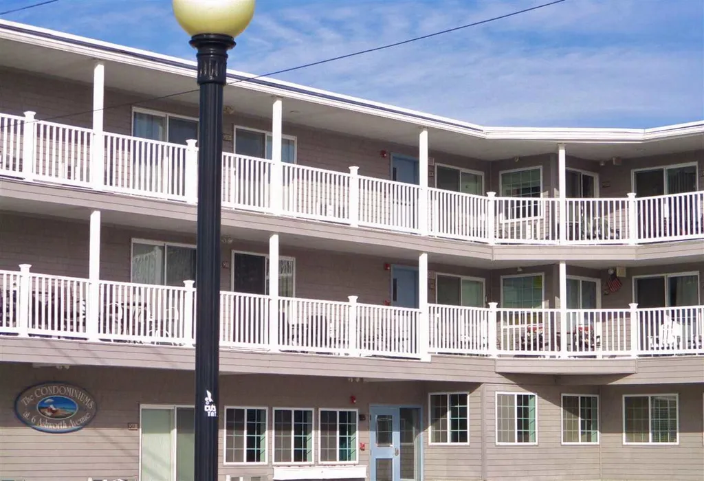 6 Ashworth Avenue Hampton NH 03842