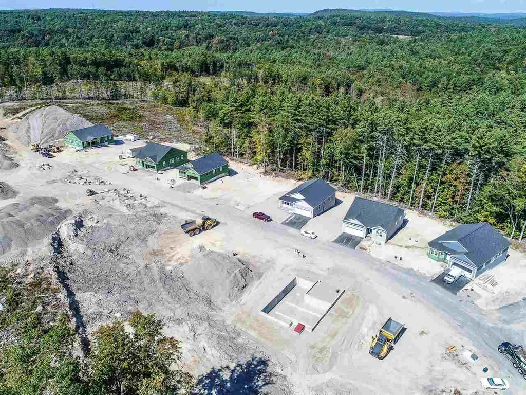 6 Russell Lane Raymond NH 03077