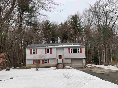 9 Higgins Avenue Sandown NH 03873