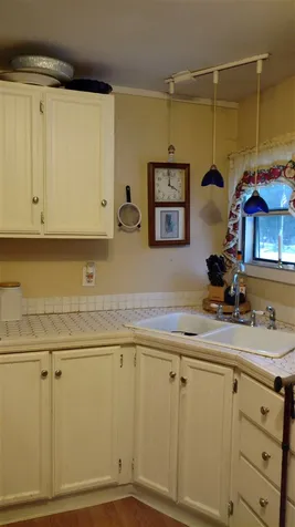 20 Ellen Brook Road Hillsborough NH 03244
