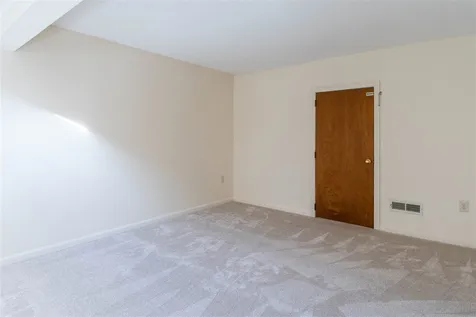 164 Bartemus Trail Nashua NH 03063
