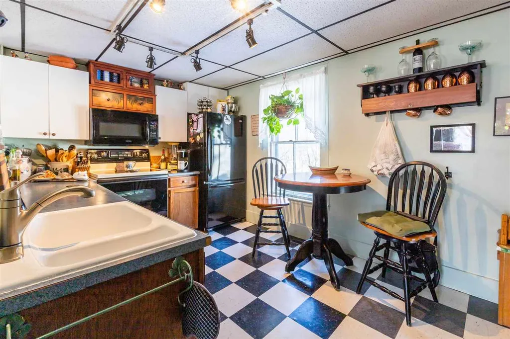 10 Baker Street Dover NH 03820
