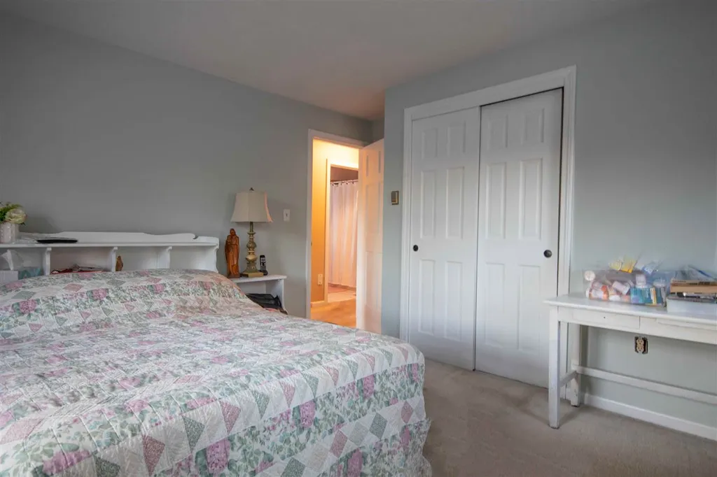 17 King George Drive Londonderry NH 03053