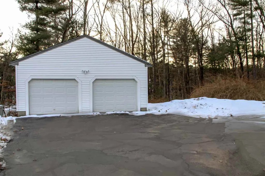 17 King George Drive Londonderry NH 03053