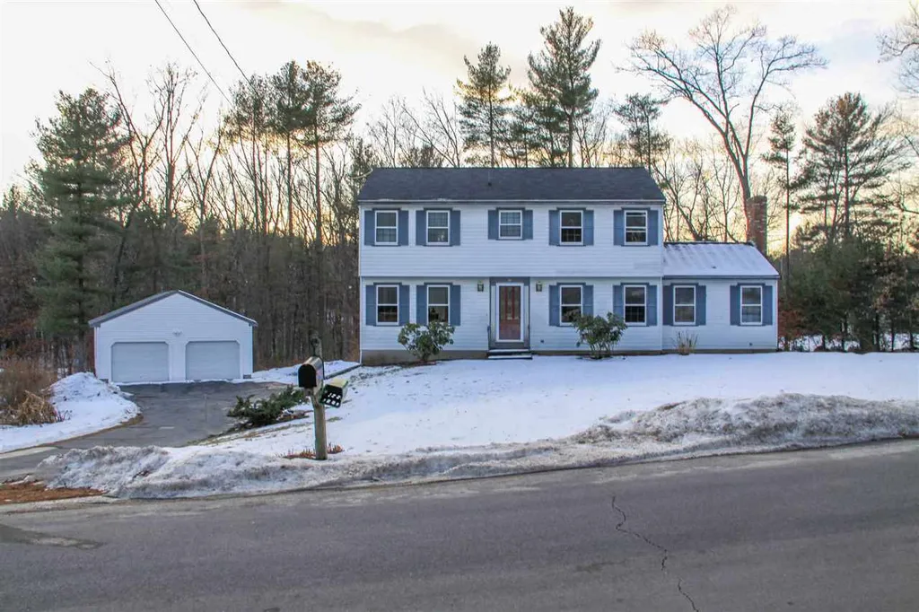17 King George Drive Londonderry NH 03053