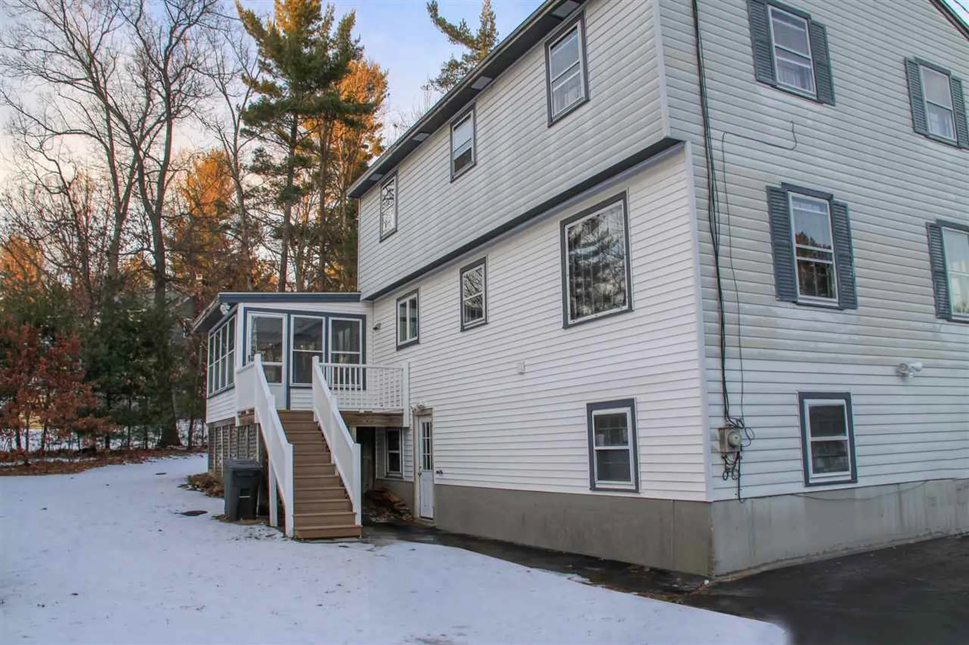 17 King George Drive Londonderry NH 03053