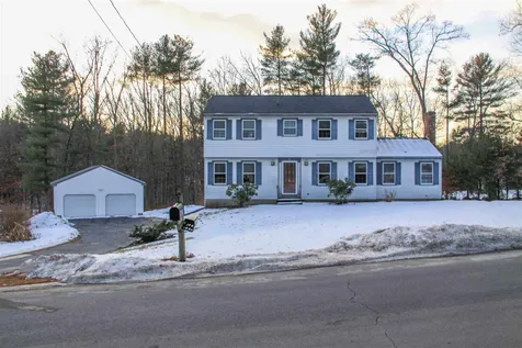 17 King George Drive Londonderry NH 03053