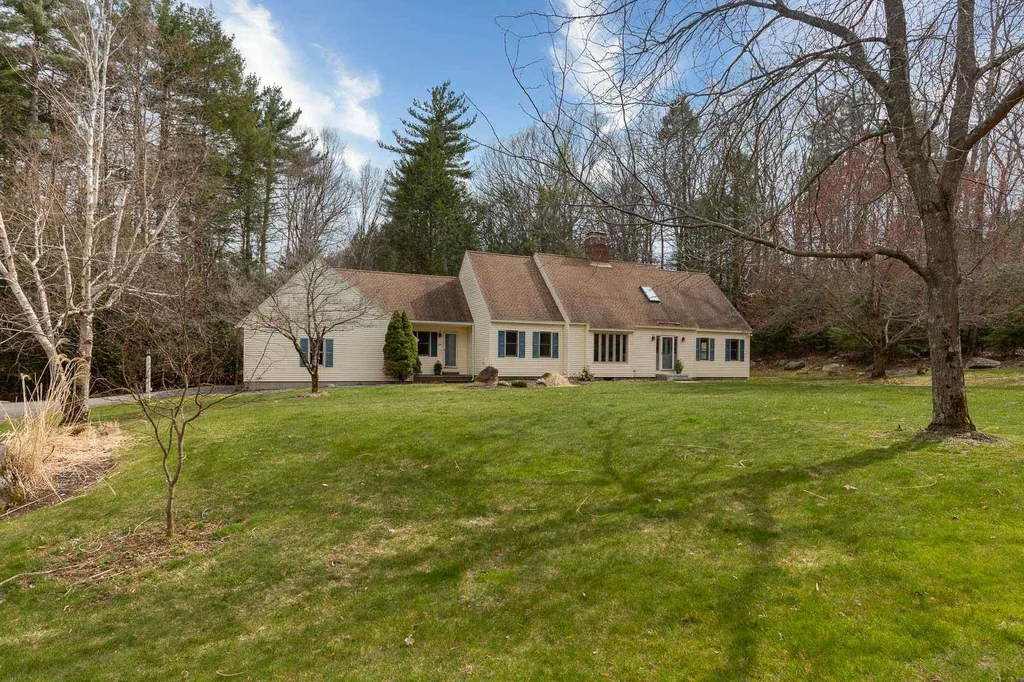 30 Goss Road North Hampton NH 03862