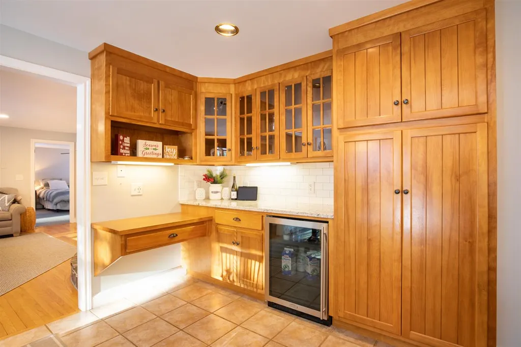 30 Goss Road North Hampton NH 03862