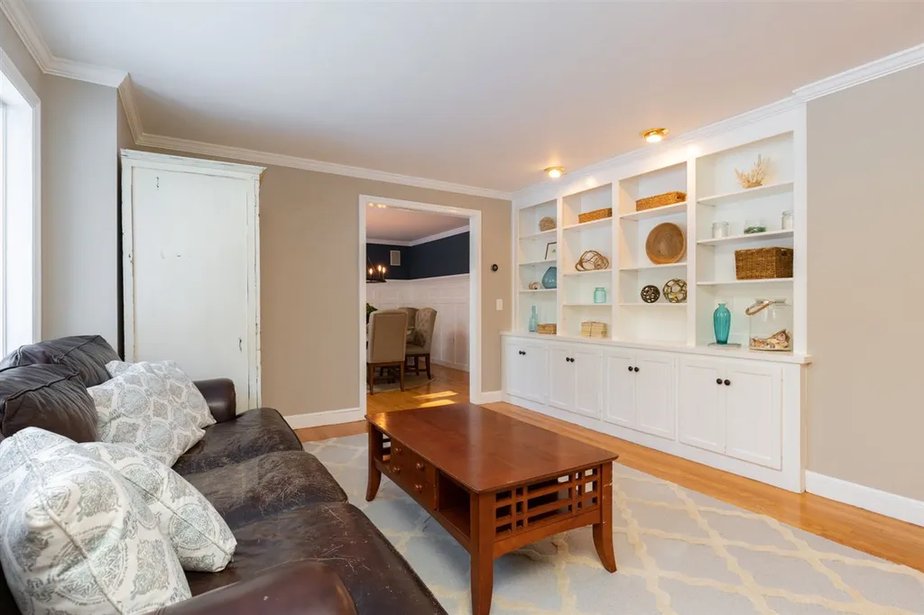 30 Goss Road North Hampton NH 03862