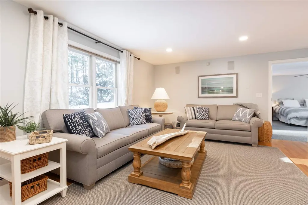 30 Goss Road North Hampton NH 03862