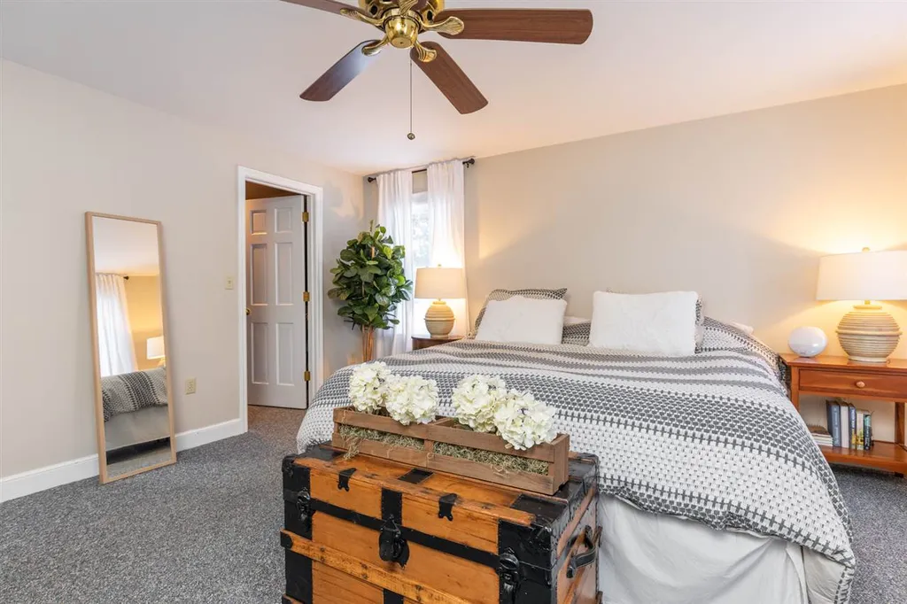 30 Goss Road North Hampton NH 03862