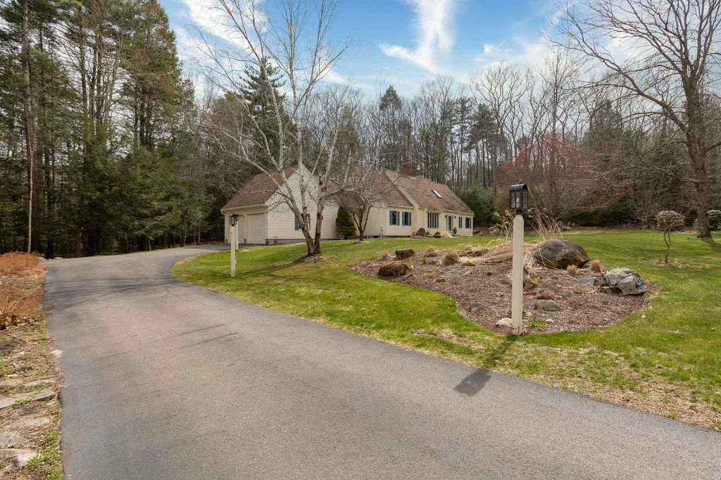 30 Goss Road North Hampton NH 03862