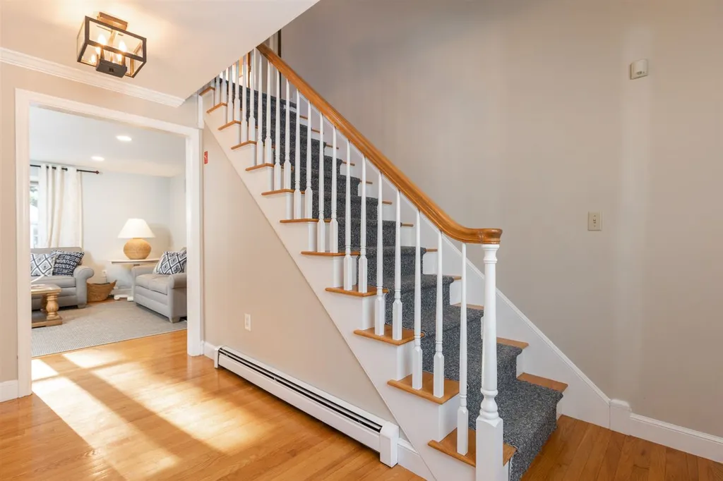 30 Goss Road North Hampton NH 03862