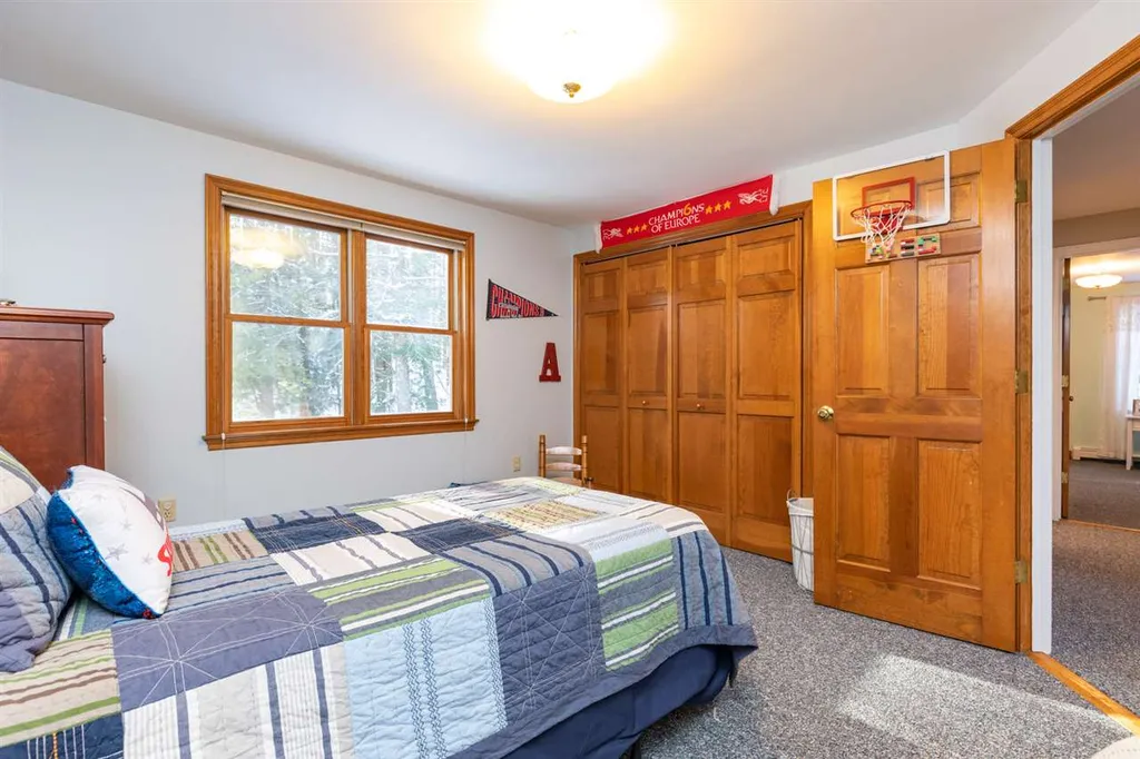 30 Goss Road North Hampton NH 03862