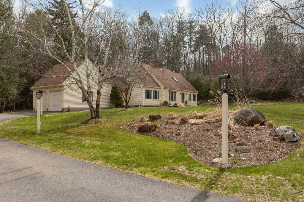 30 Goss Road North Hampton NH 03862