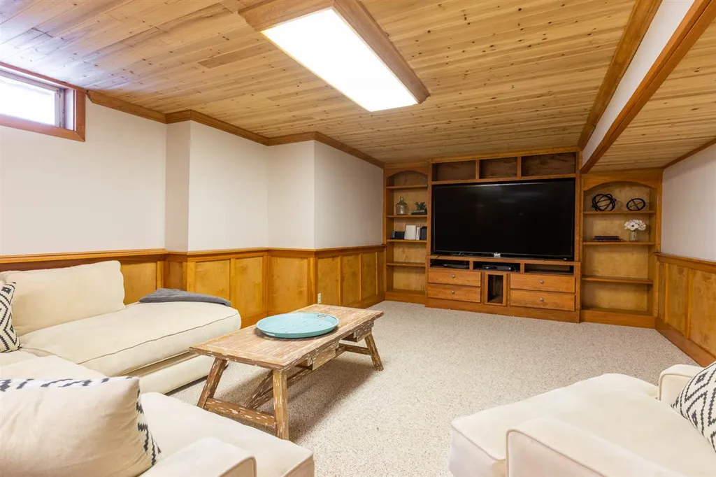 30 Goss Road North Hampton NH 03862