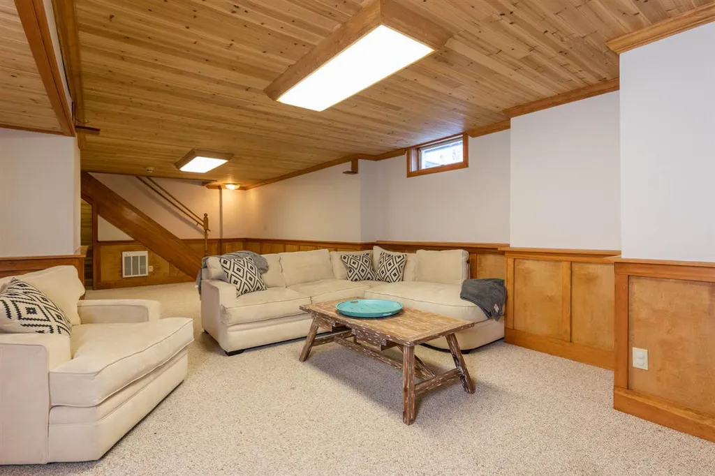 30 Goss Road North Hampton NH 03862