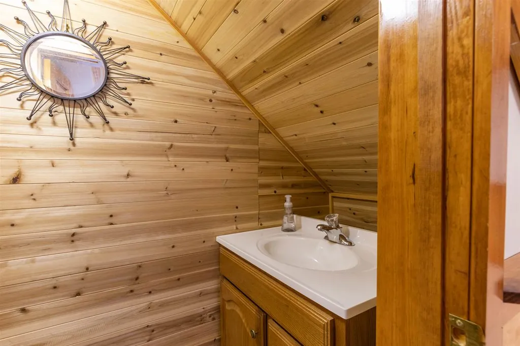 30 Goss Road North Hampton NH 03862