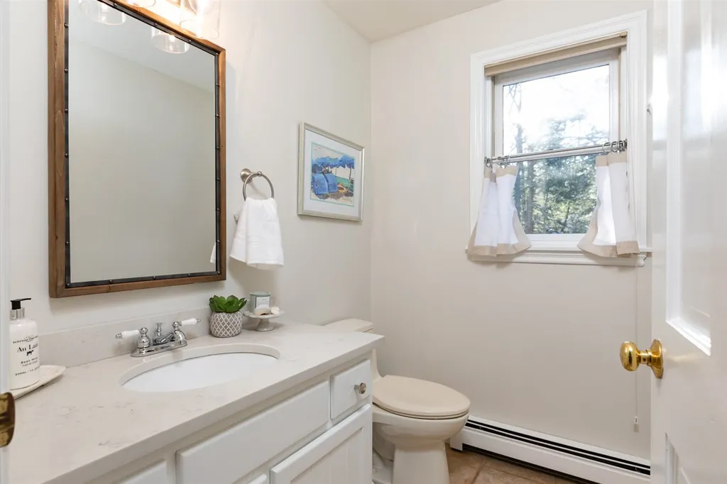 30 Goss Road North Hampton NH 03862
