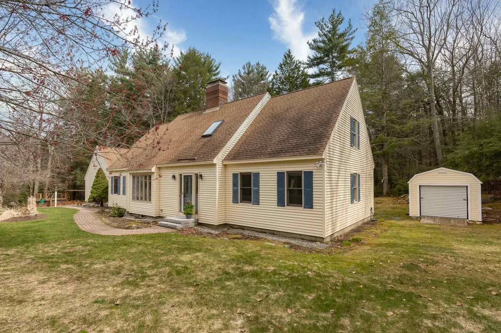 30 Goss Road North Hampton NH 03862