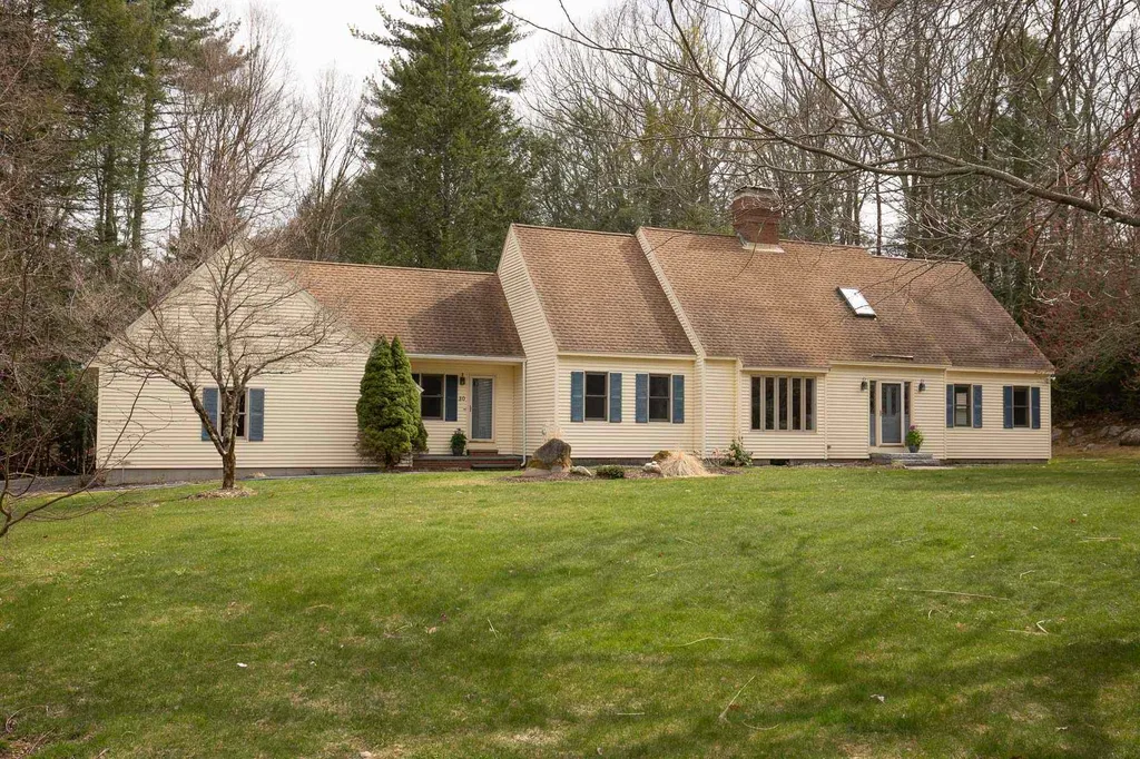 30 Goss Road North Hampton NH 03862