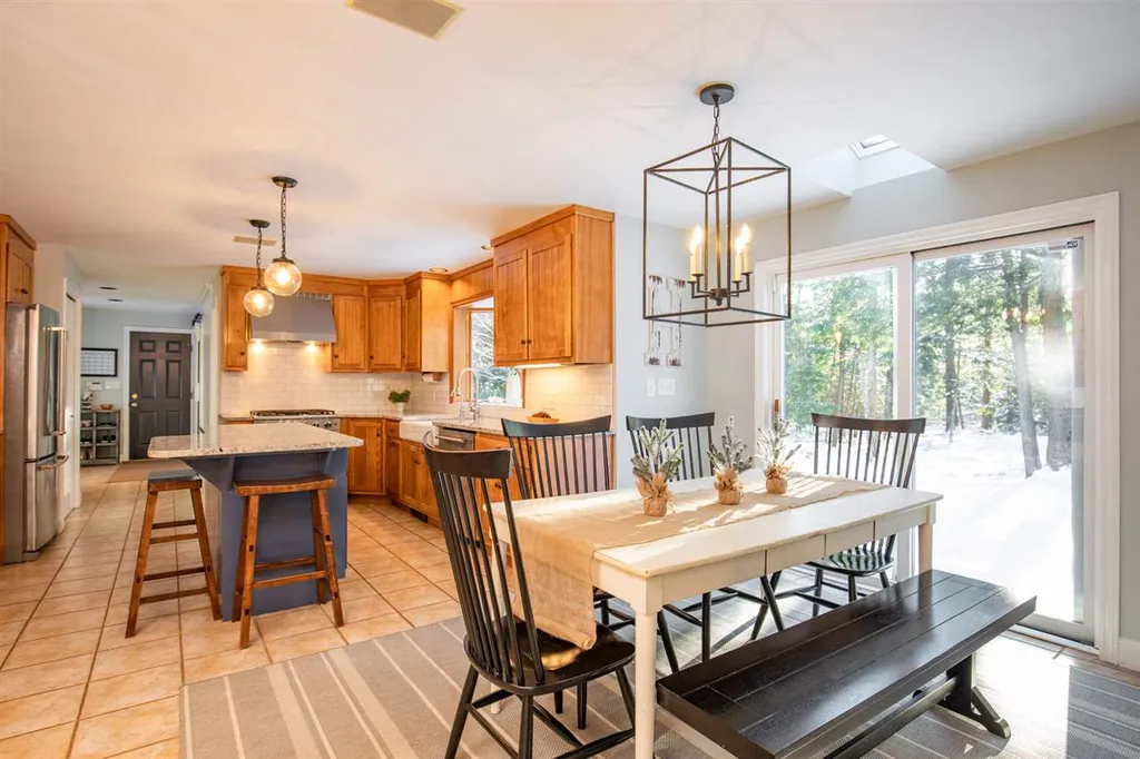 30 Goss Road North Hampton NH 03862