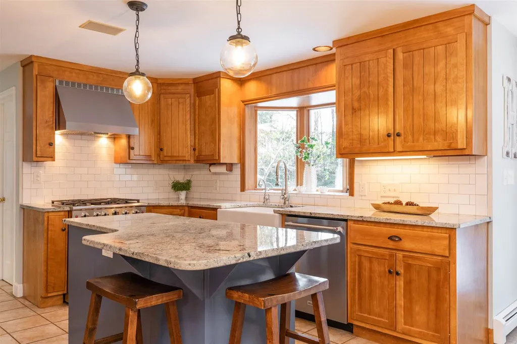 30 Goss Road North Hampton NH 03862