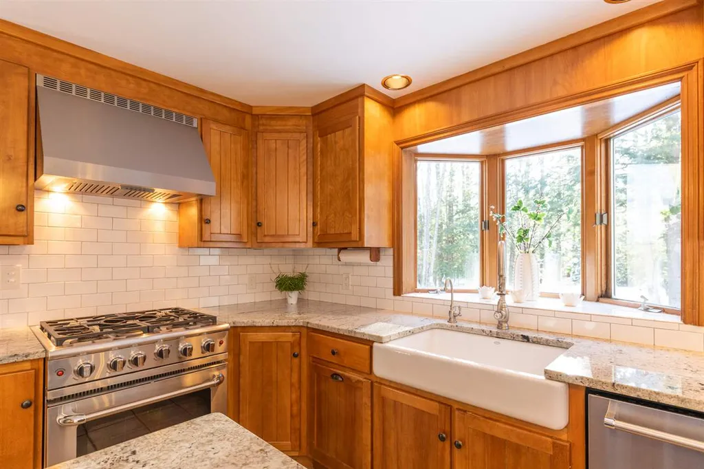 30 Goss Road North Hampton NH 03862
