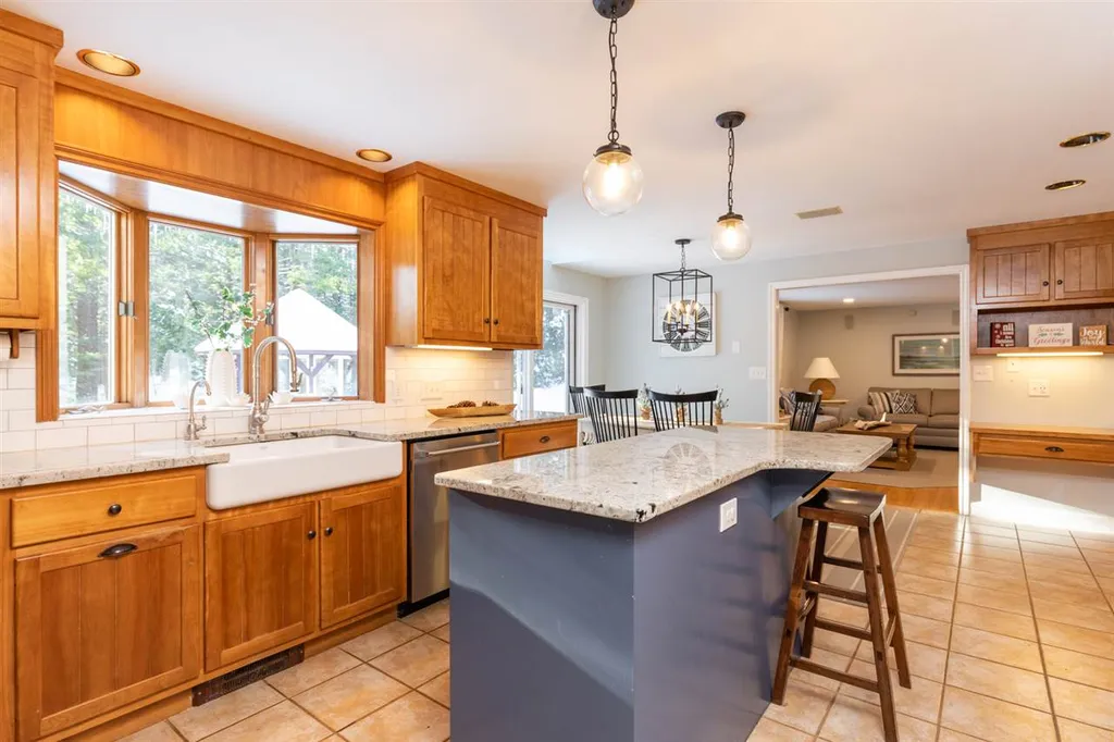 30 Goss Road North Hampton NH 03862