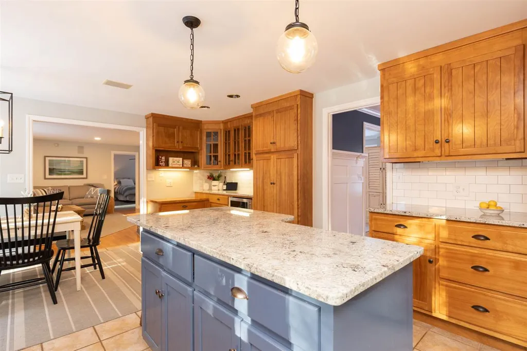 30 Goss Road North Hampton NH 03862