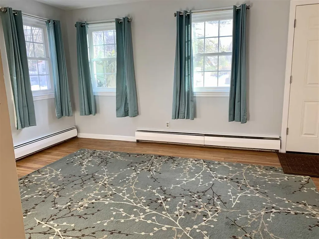 12 Paul Avenue Derry NH 03038