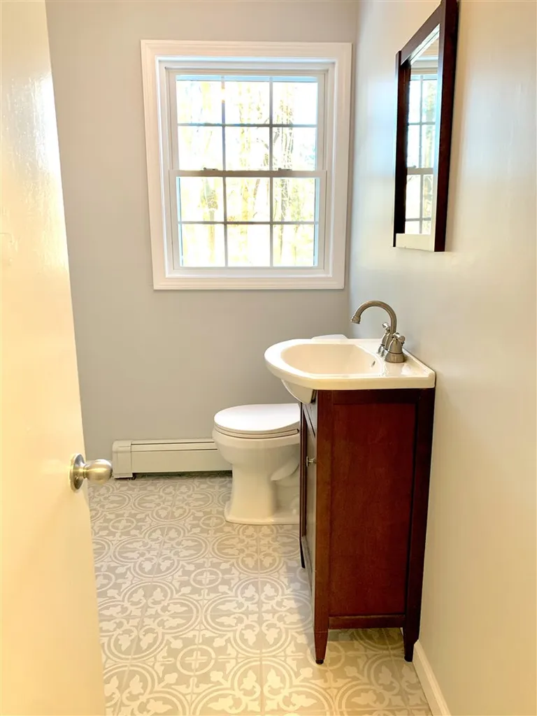 12 Paul Avenue Derry NH 03038