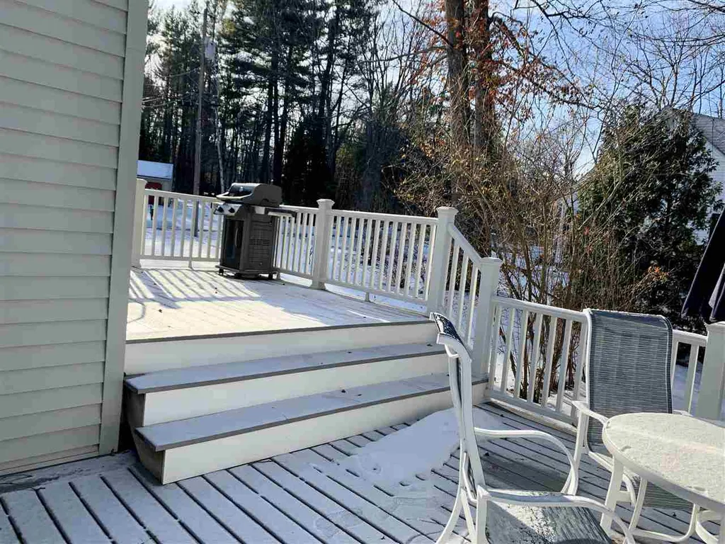 12 Paul Avenue Derry NH 03038