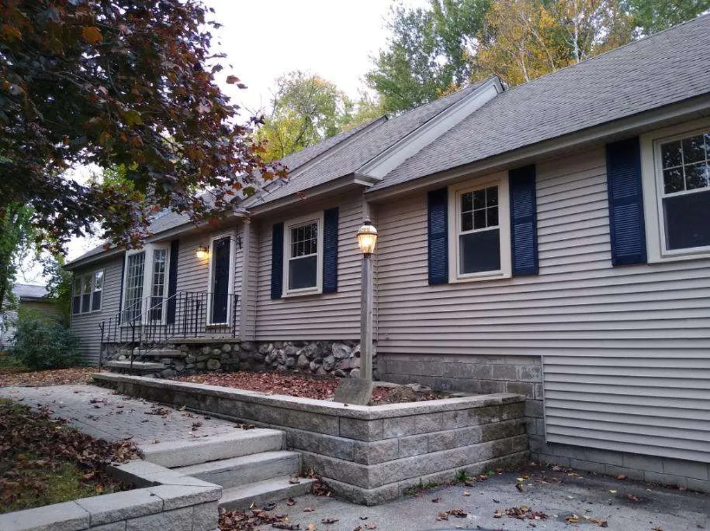 21 Lake Street Salem NH 03079