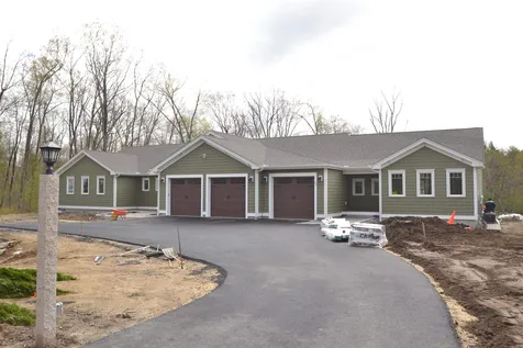 31 Clover Lane Londonderry NH 03053