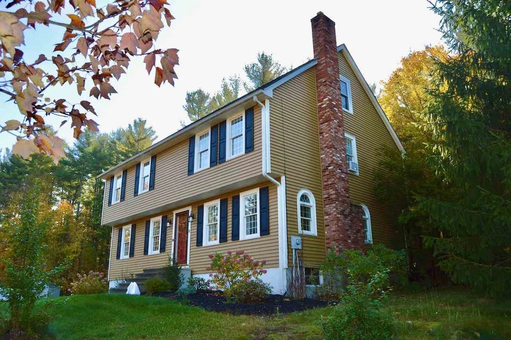 31 Rolling Ridge Road Londonderry NH 03053