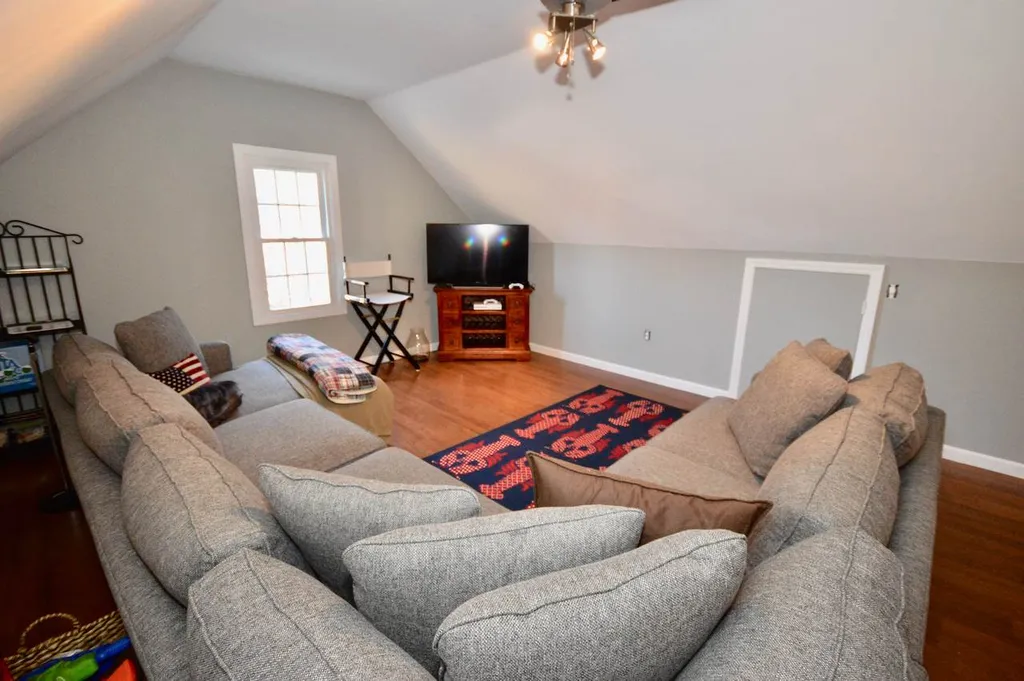31 Rolling Ridge Road Londonderry NH 03053