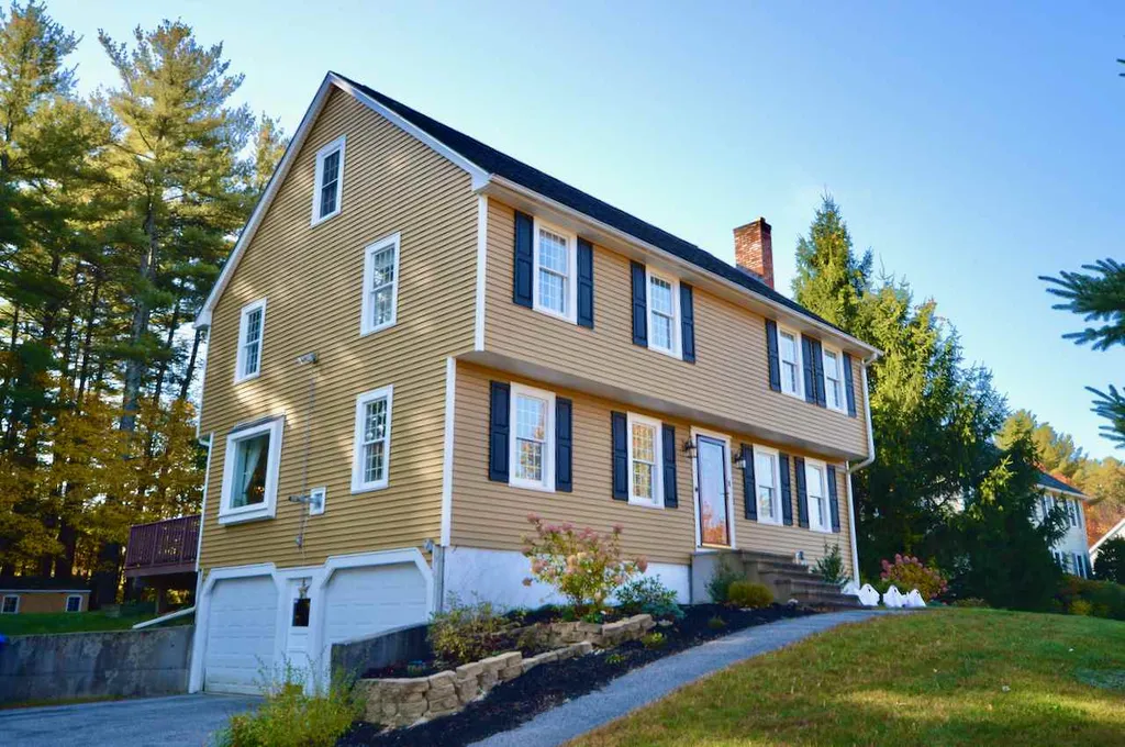 31 Rolling Ridge Road Londonderry NH 03053