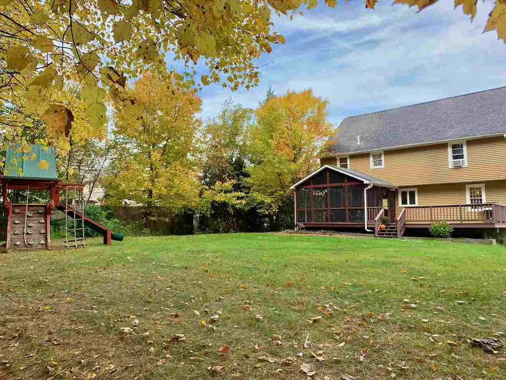 31 Rolling Ridge Road Londonderry NH 03053