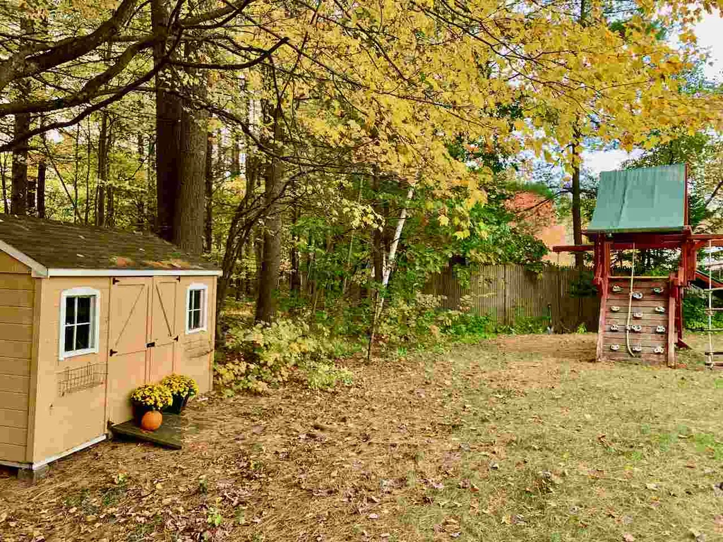 31 Rolling Ridge Road Londonderry NH 03053