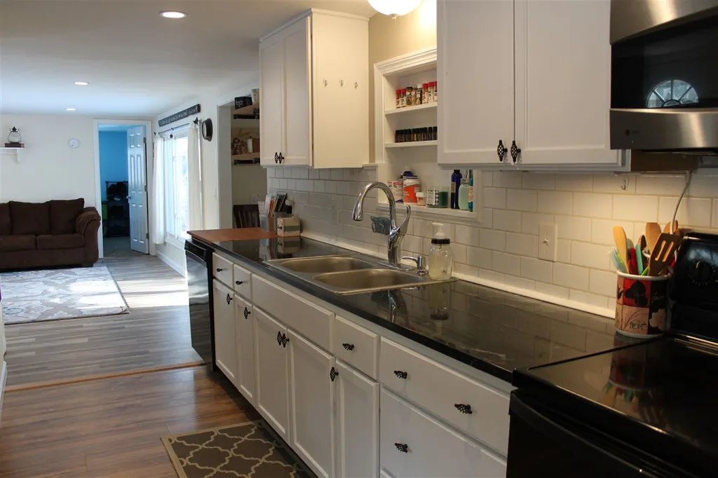26 Ponderosa Avenue Nashua NH 03062